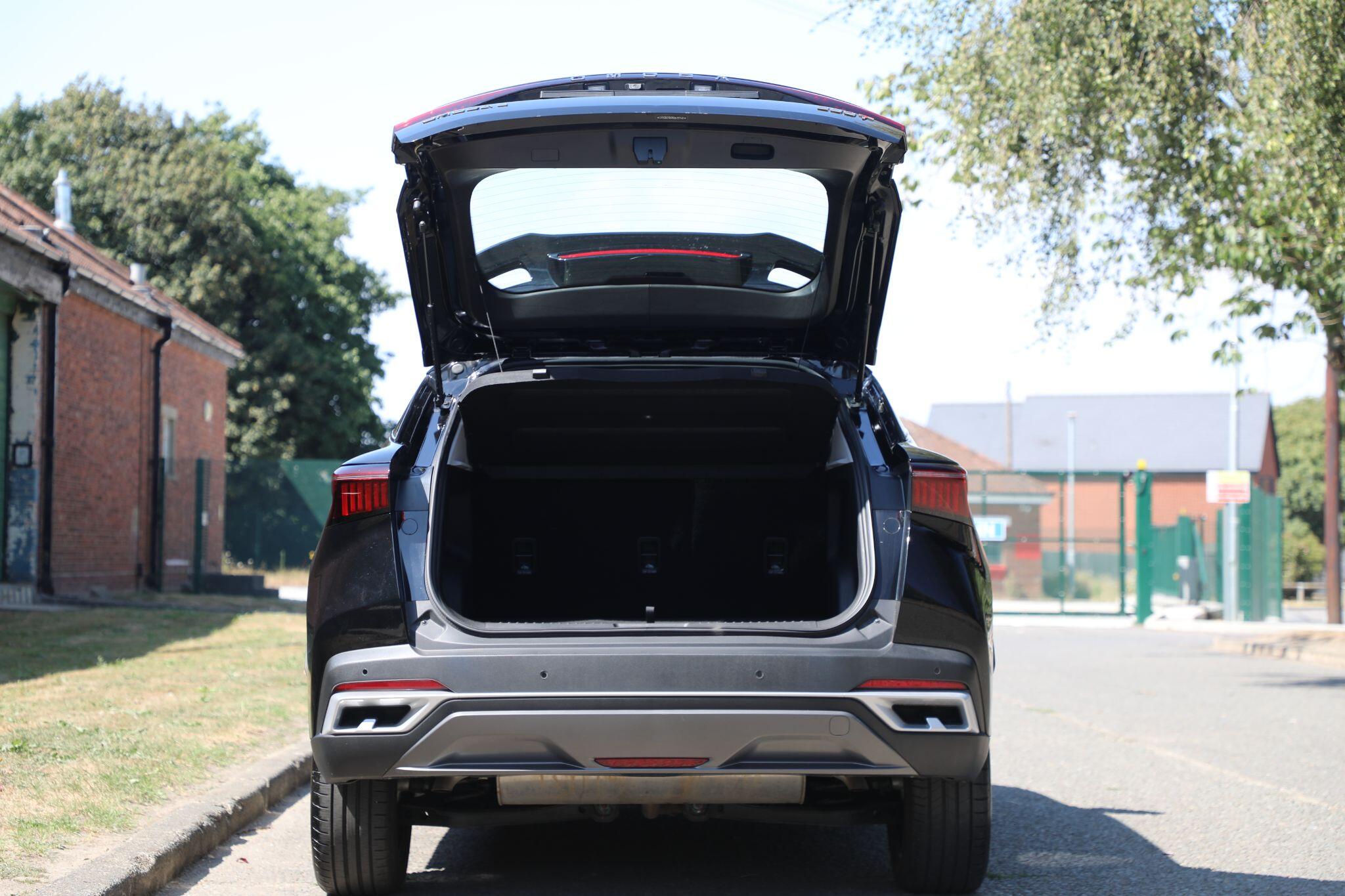 Large vehicle image